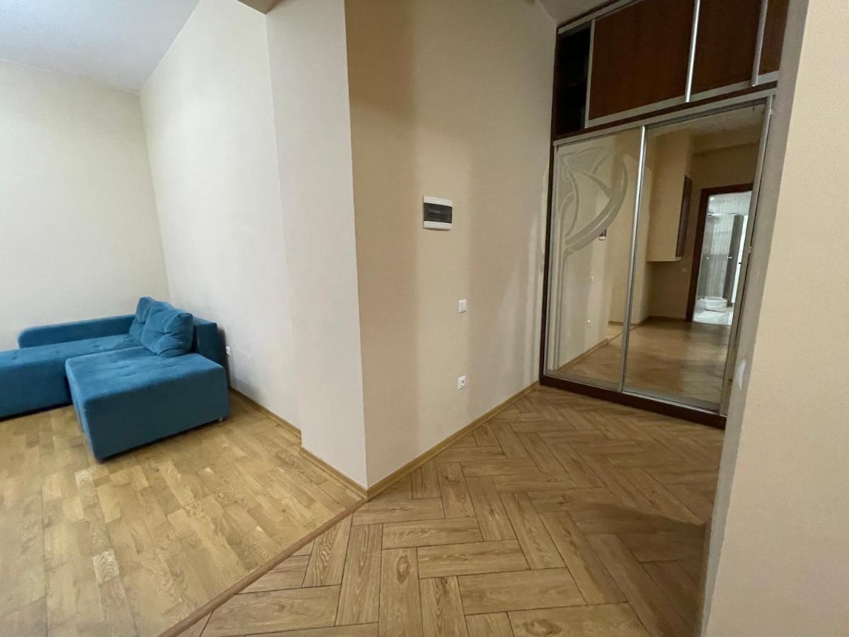 Avangard Qn Romana 26 Apart Lviv Exterior photo